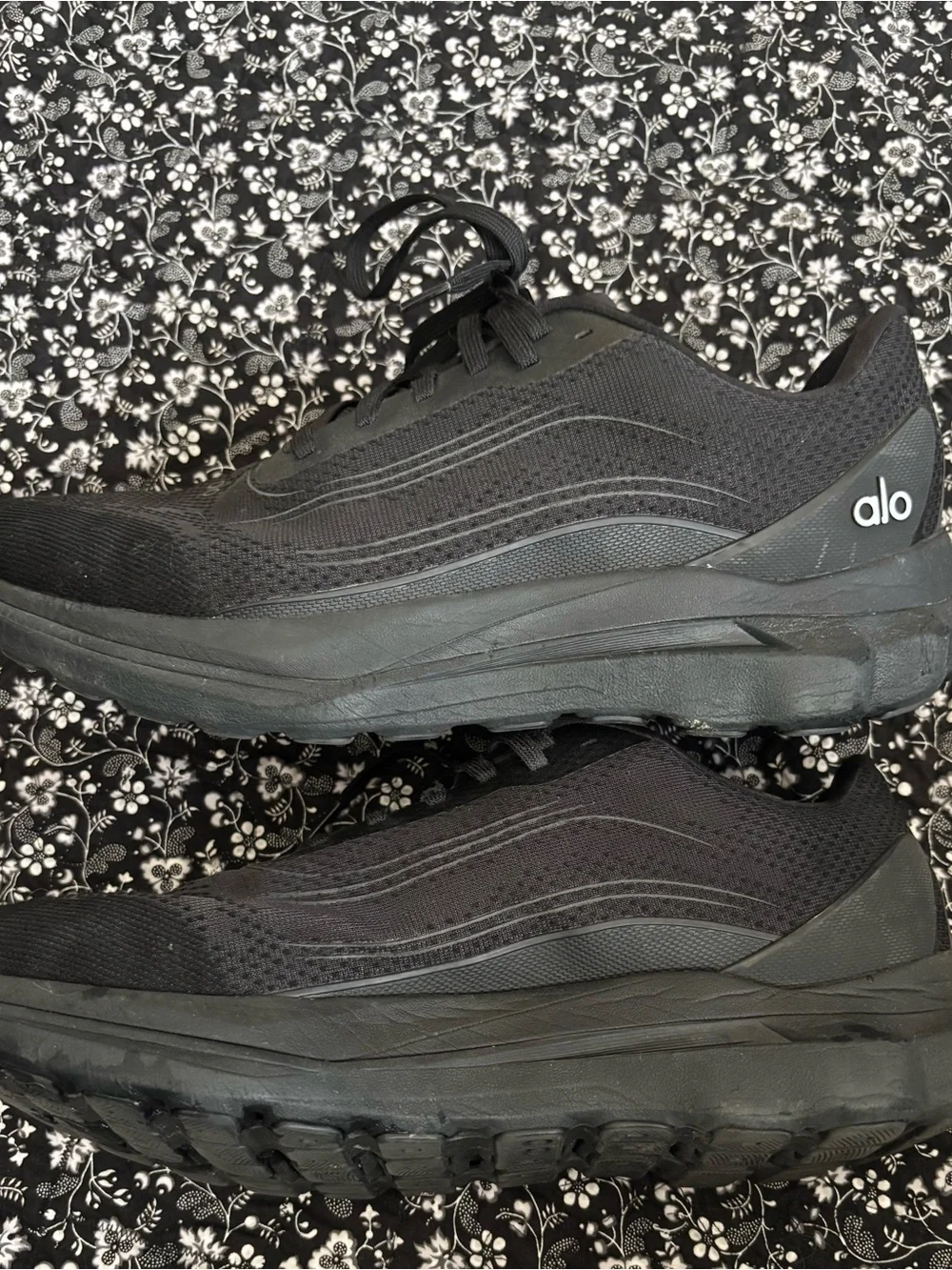 ALO Yoga Men's Black Low-Profile Athletic Sneakers
